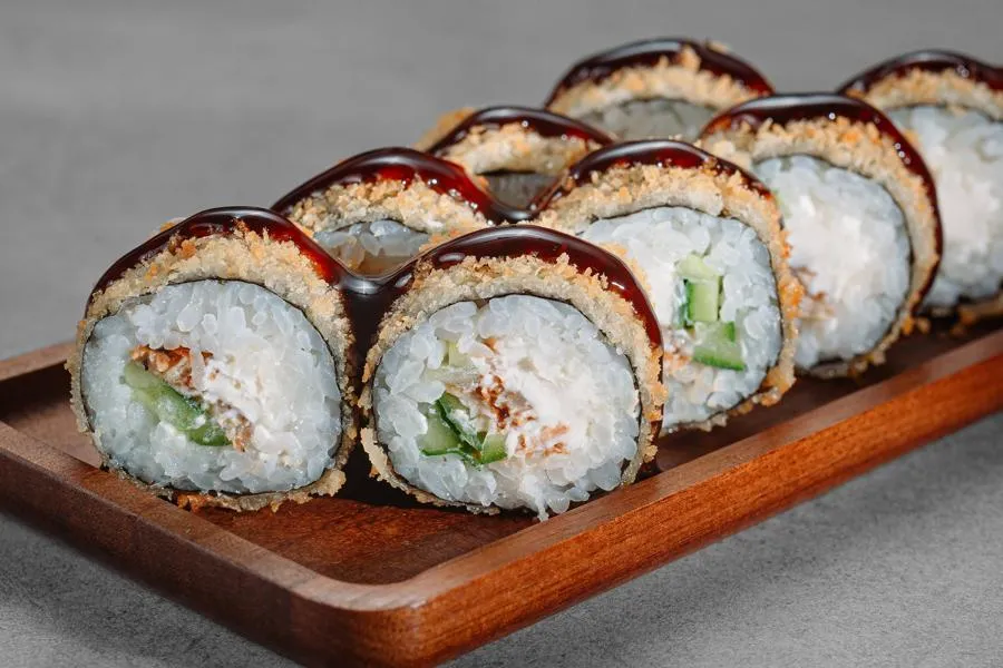 Темпура с копченым угрём и соусом унаги