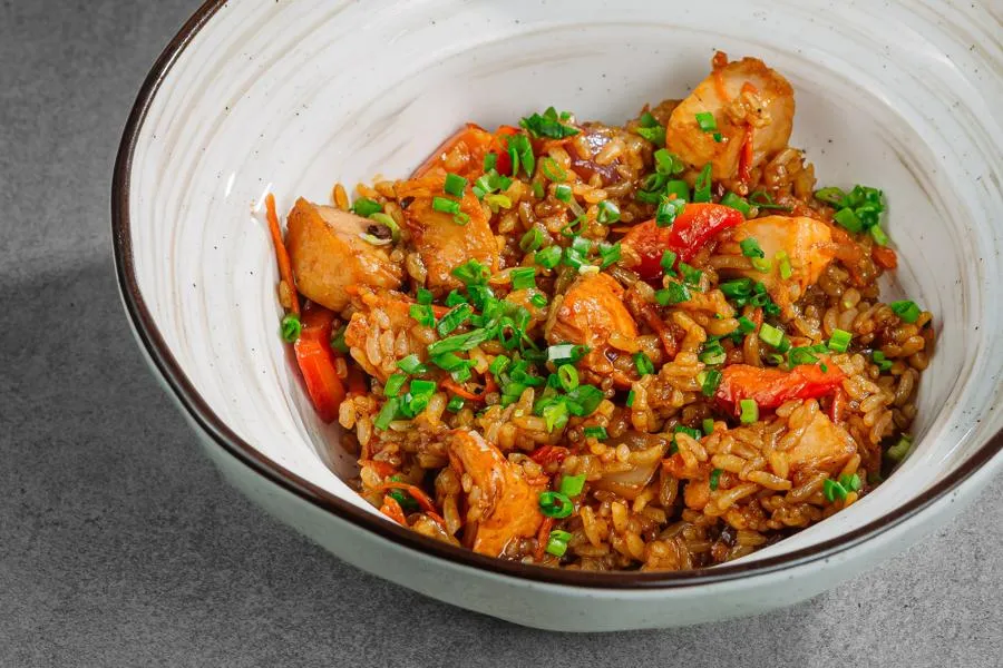 Вок с курицей и овощами